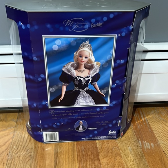 Millennium Princess Barbie 2000 - Picture 2 of 3